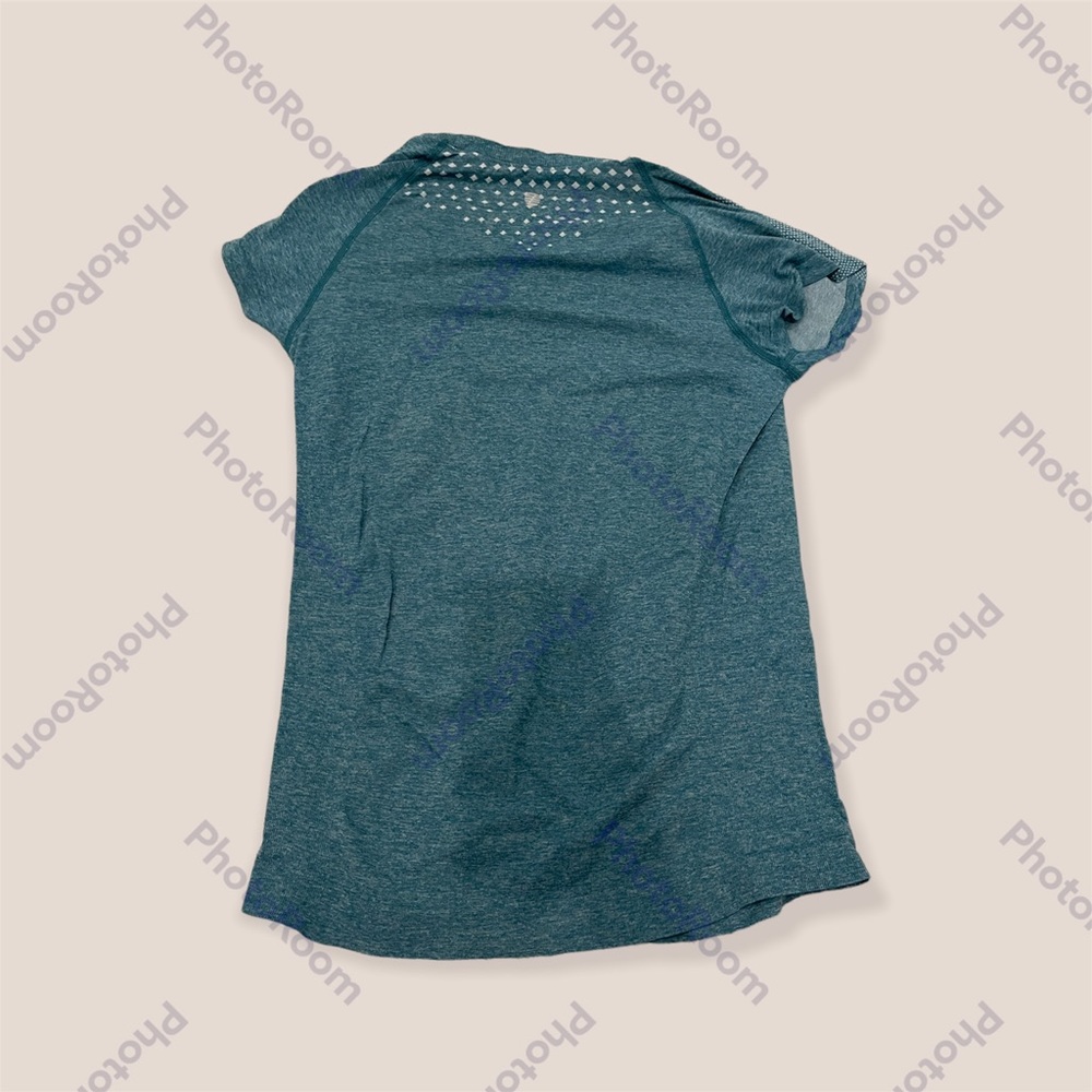 Workout top - Picture 2 of 3